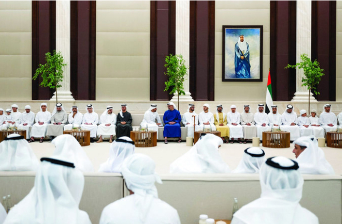 ولي عهد أبوظبي يستقبل المهنئين بشهر رمضان