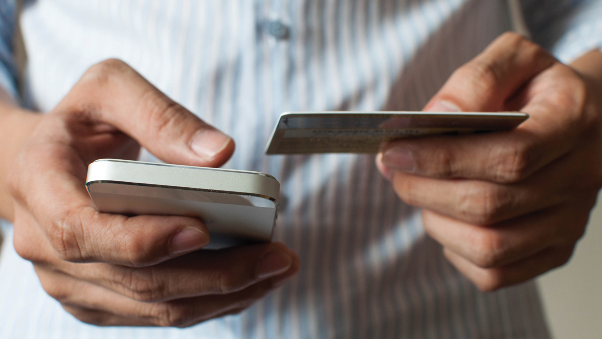 البنوك تدعو عملاءها إلى الاعتماد على الخدمات الرقمية وتأجيل زيارة الفروع